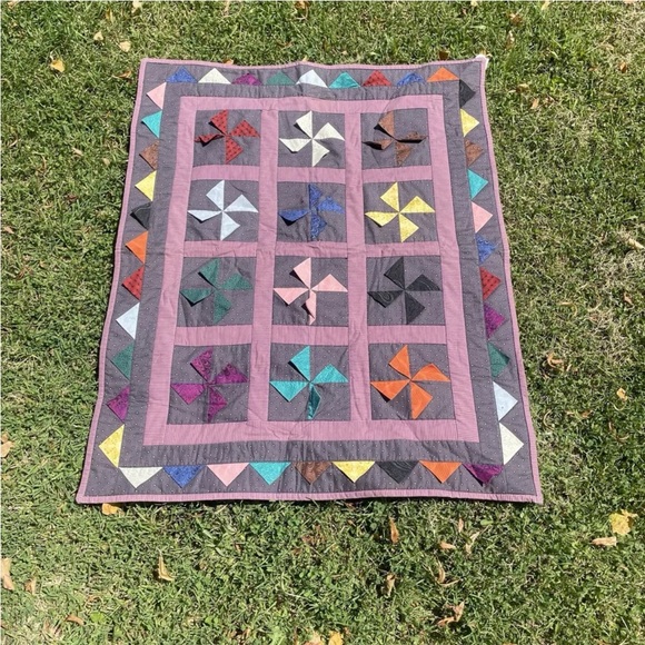 Pinwheel Baby Quilt Hand made 31x38 - Picture 1 of 5